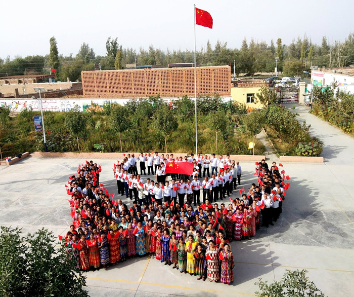 1506948661802027659.jpg 双手托起爱国心,祝福祖国副本_副本_副本.jpg