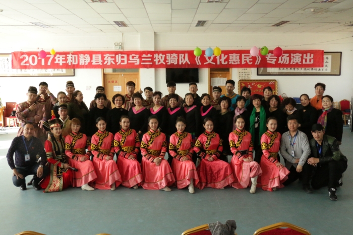 1516707712133048518.jpg 图二 正值芳华的文艺演出队_副本.jpg